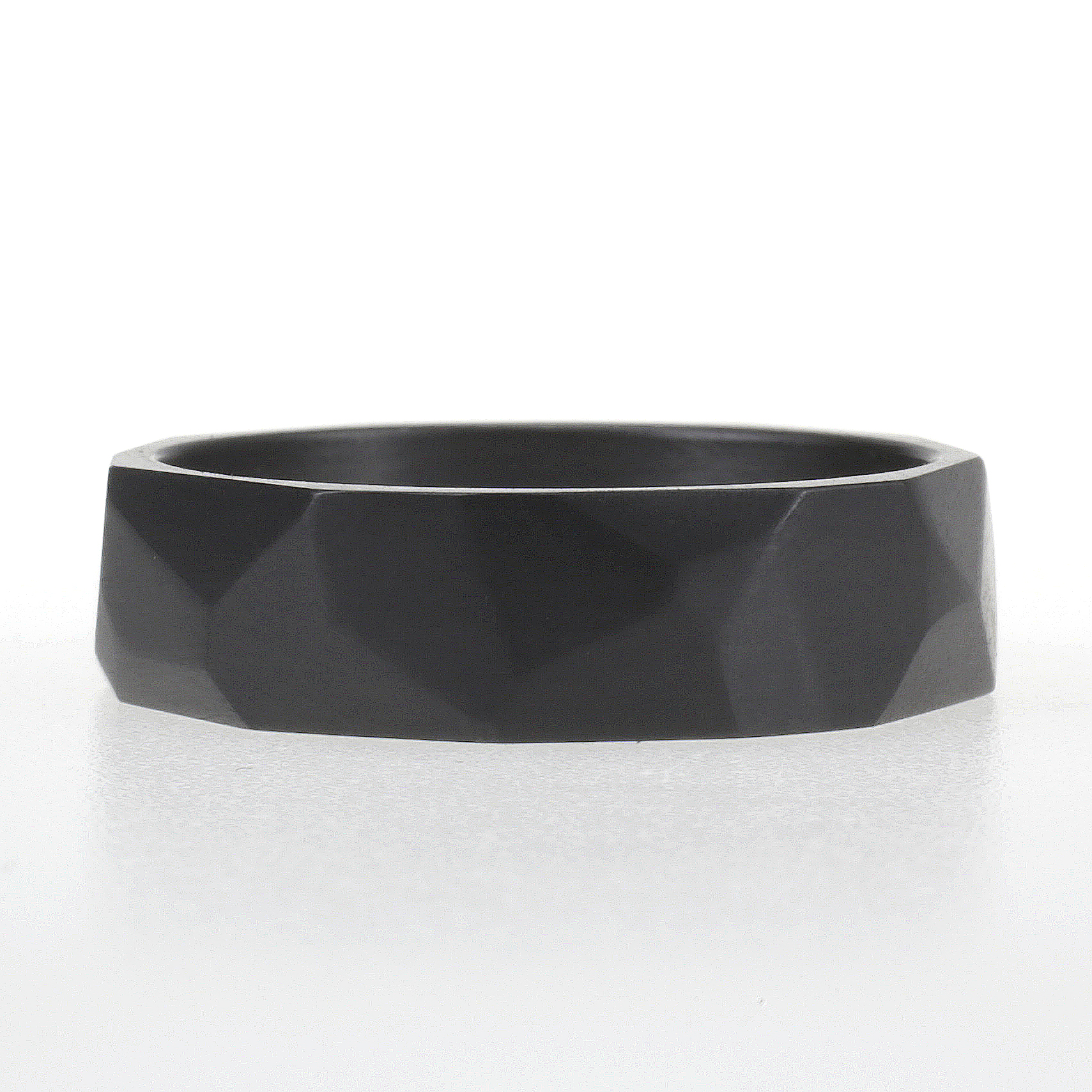 Basalt zirkonium 1 zwarte ring met facetten